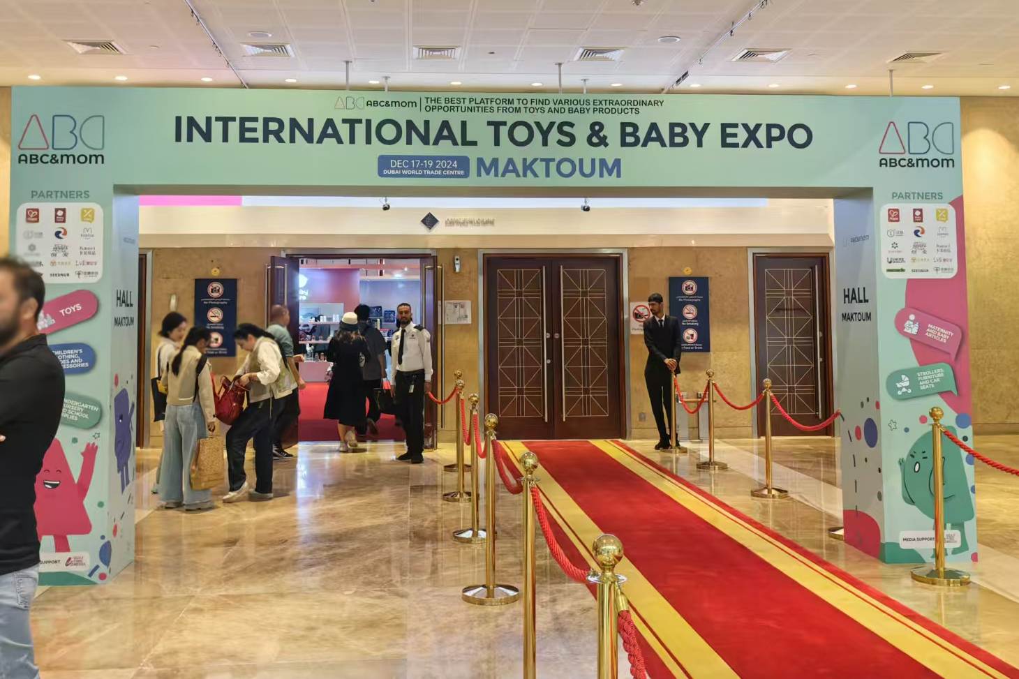 Wir besuchen derzeit eine Ausstellung auf der ABC&MOM EXPO DUBAI 2024!